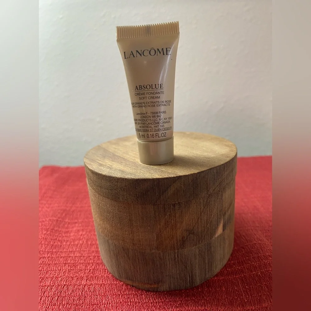 Skincare and Fragrance Mini Set - Picture 4 of 14